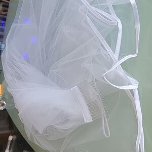 Bridal Wedding Veil.  2Tier.Drop Veil With Comb Ribbon Trimmed. Nwot